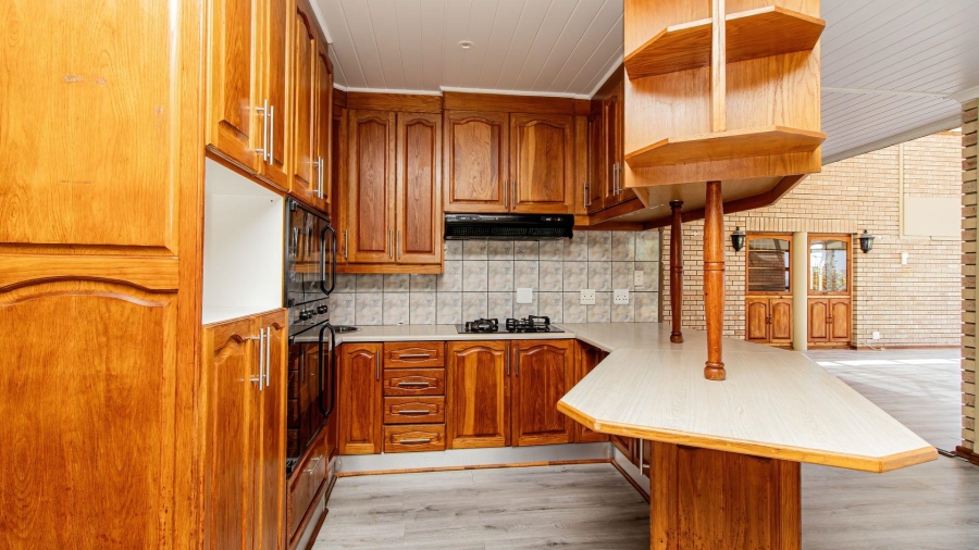 5 Bedroom Property for Sale in Hersham Western Cape